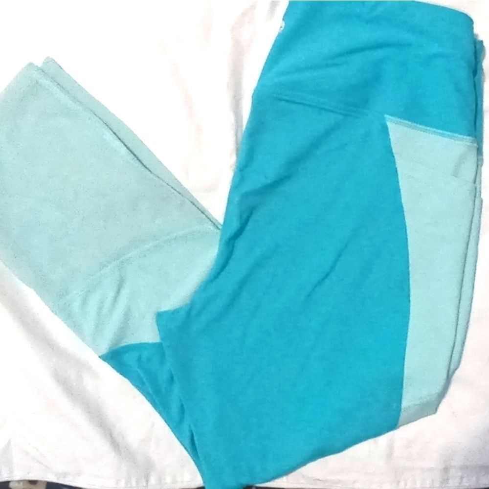 Avia Two Toned Teal  Workout Capris